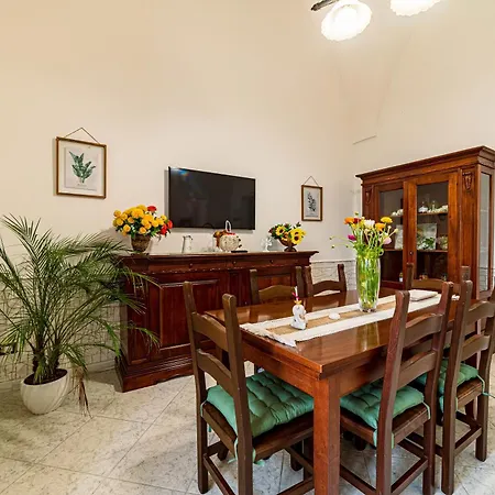 Dimora Donna Pippi ヴィラ タヴィアーノ